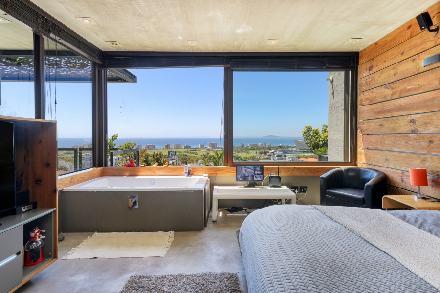 5 Bedroom Property for Sale in Green Point Western Cape